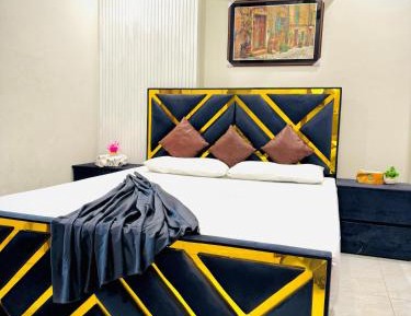 Deluxe One-Bedroom Apartment with Garden View