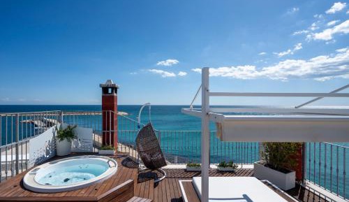 Deluxe Suite with Sea View