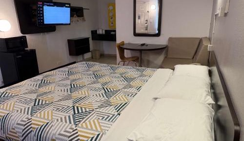 King Room - Non-Smoking