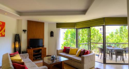 Apartment with Pool View 