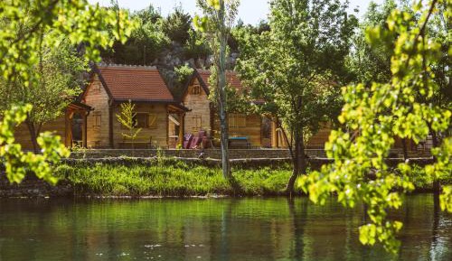 Bungalow - Water Front 