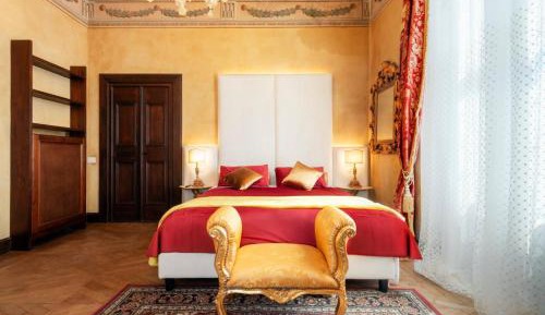 Two-Bedroom Deluxe Apartment with Garden View