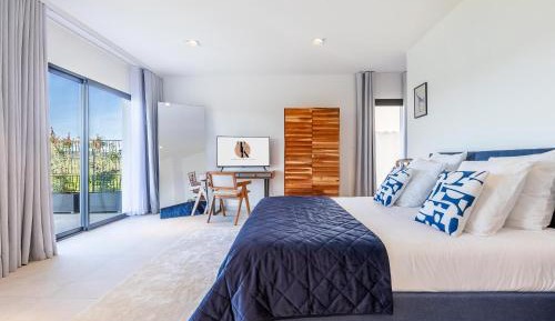 Deluxe King Suite