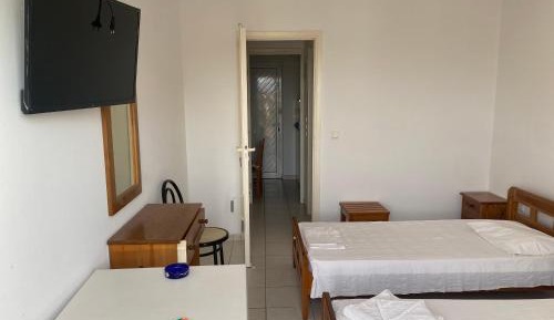 Deluxe Room (2 Adults + 1 Child)