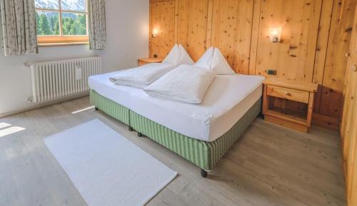 Double or Twin Room with Mountain View