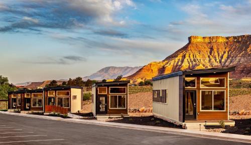 Deluxe One-Bedroom Apartment