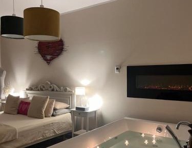 Deluxe One-Bedroom Apartment with Harbor View