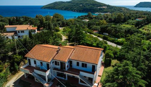 One-Bedroom Apartment with Sea View