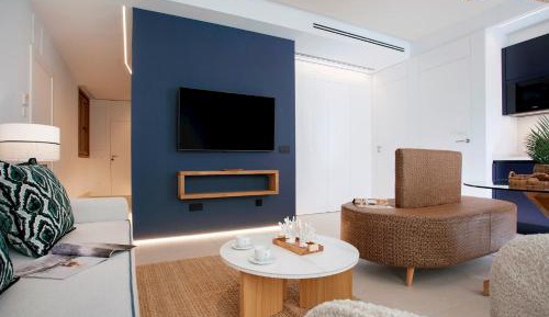 One-Bedroom Apartment with Balcony