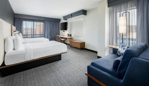 Guest room, 2 Queen, Sofa bed, Aquarium view, Corner room