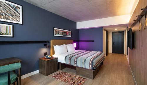 Standard King Room with City View