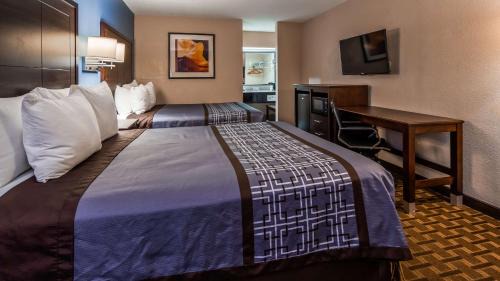 Queen Room with Two Queen Beds - Non-Smoking