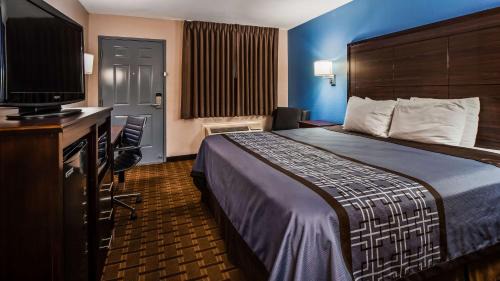 King Room with Mobility Accessible Tub