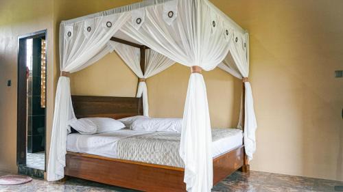 Deluxe Double or Twin Room with Mountain View