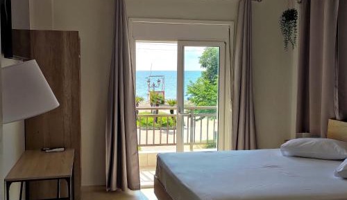 Deluxe Double Room with Balcony and Sea View