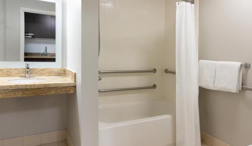 Two-Bedroom Suite - Mobility/Hearing Accessible with Tub