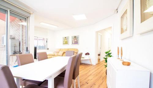 Five-Bedroom Deluxe Apartment