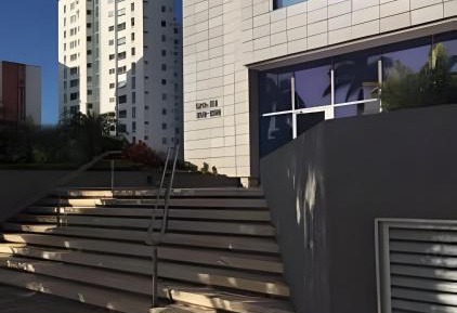 One-Bedroom Apartment with Park View