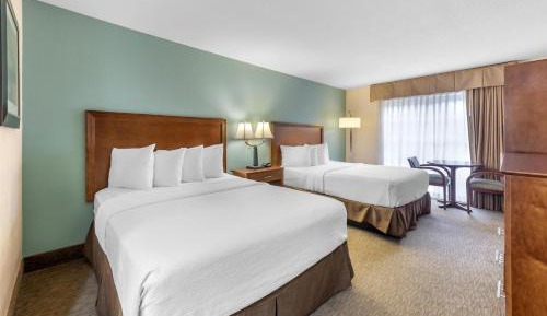 Queen Room with Two Queen Beds - Poolside - Non Smoking