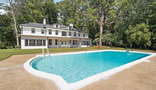 Villa with Garden View