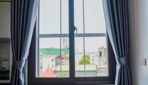 One-Bedroom Apartment with Balcony