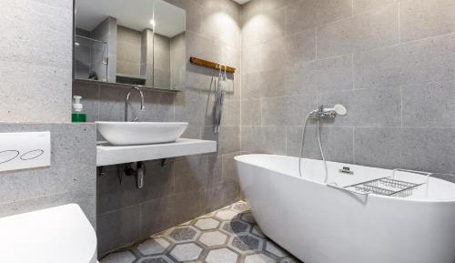 Studio with Spa Bath