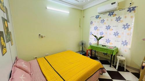Queen Room with Shared Bathroom