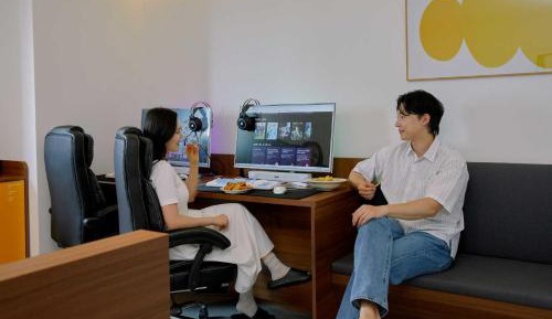 Deluxe Double Room with 2 Gaming Computers (JOYFUL)