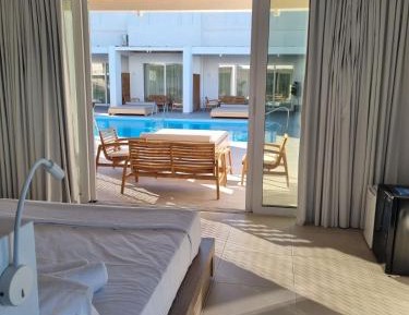 One-Bedroom Apartment with Pool View