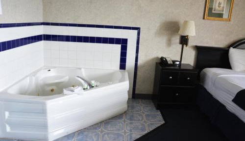 Deluxe King Studio Suite - Non-Smoking