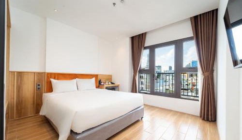 Deluxe Double or Twin Room with City View