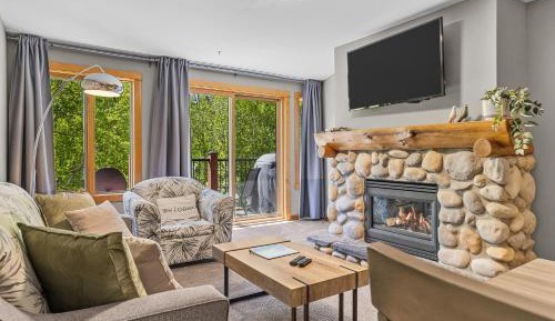 Two-Bedroom Apartment with Mountain View