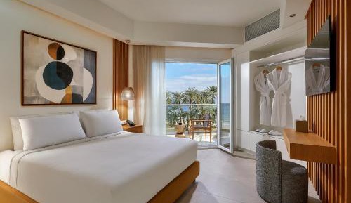 Classic King Room with Balcony - Inland View