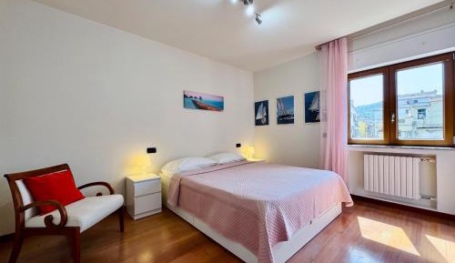 Four-Bedroom Apartment with Balcony 