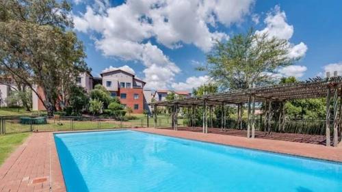 Apartment with Pool View 