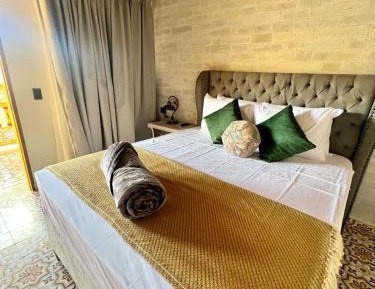 Standard Queen Room