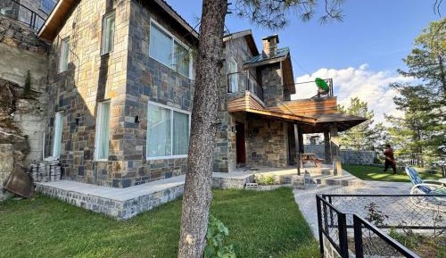 Three-Bedroom Holiday Home 