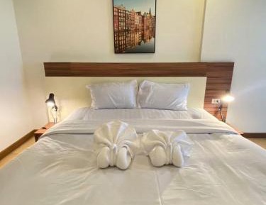 Deluxe One-Bedroom Apartment with City View