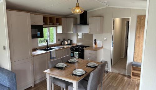 Luxury 2 Bedroom Caravan Hot Tub Pet Friendly 