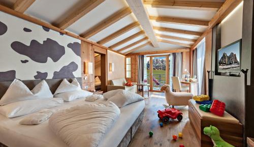 Two-Bedroom Suite with Balcony and Mountain View