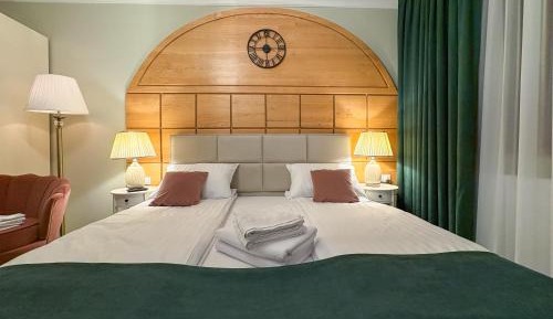 Three-Bedroom Deluxe Apartment