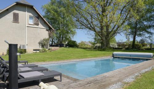 Villa with Garden View