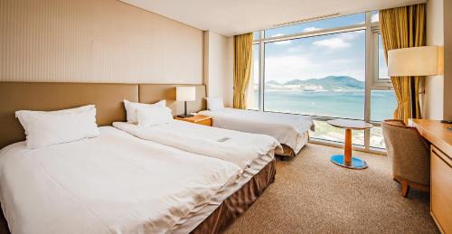 Triple Room with Sea View