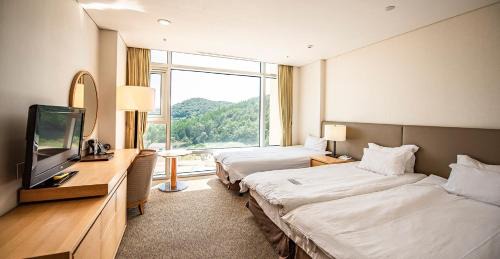 Triple Room with Mountain View