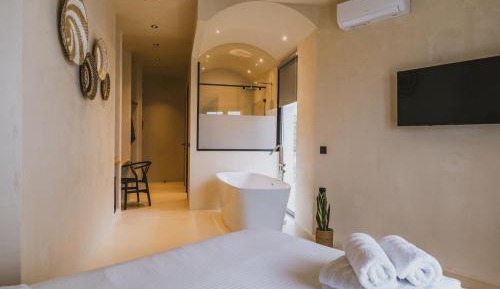 Deluxe Suite with Sea View