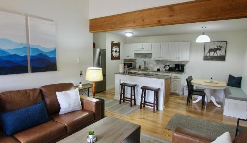 Two-Bedroom Apartment with Mountain View