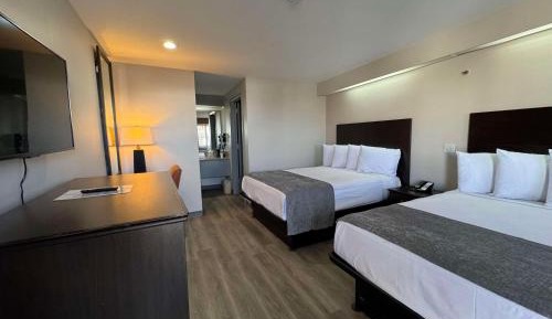 Queen Room with Two Queen Beds - Non-Smoking