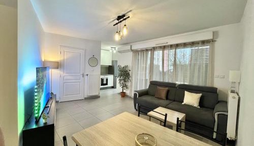 One-Bedroom Apartment with Garden