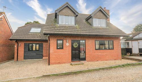 Three-Bedroom Holiday Home 