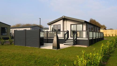 Hideaway 2 Bed Hot Tub Lodge